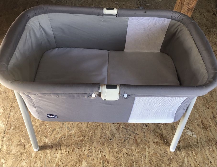 Łóżeczko tyrystyczne, dostawka Chicco Lullago szare