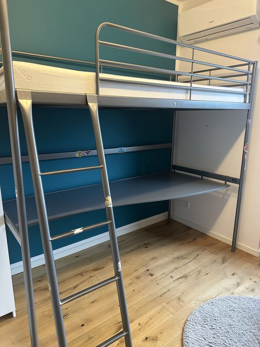Łóżko piętrowe IKEA SVARTA z biurkiem + materac + krzesło