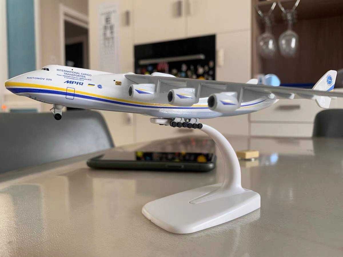 Модель Літака AН-225 Мрія 1:400. Модель самолета Антонова
