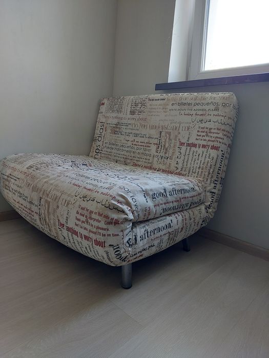 Диван з подушкою