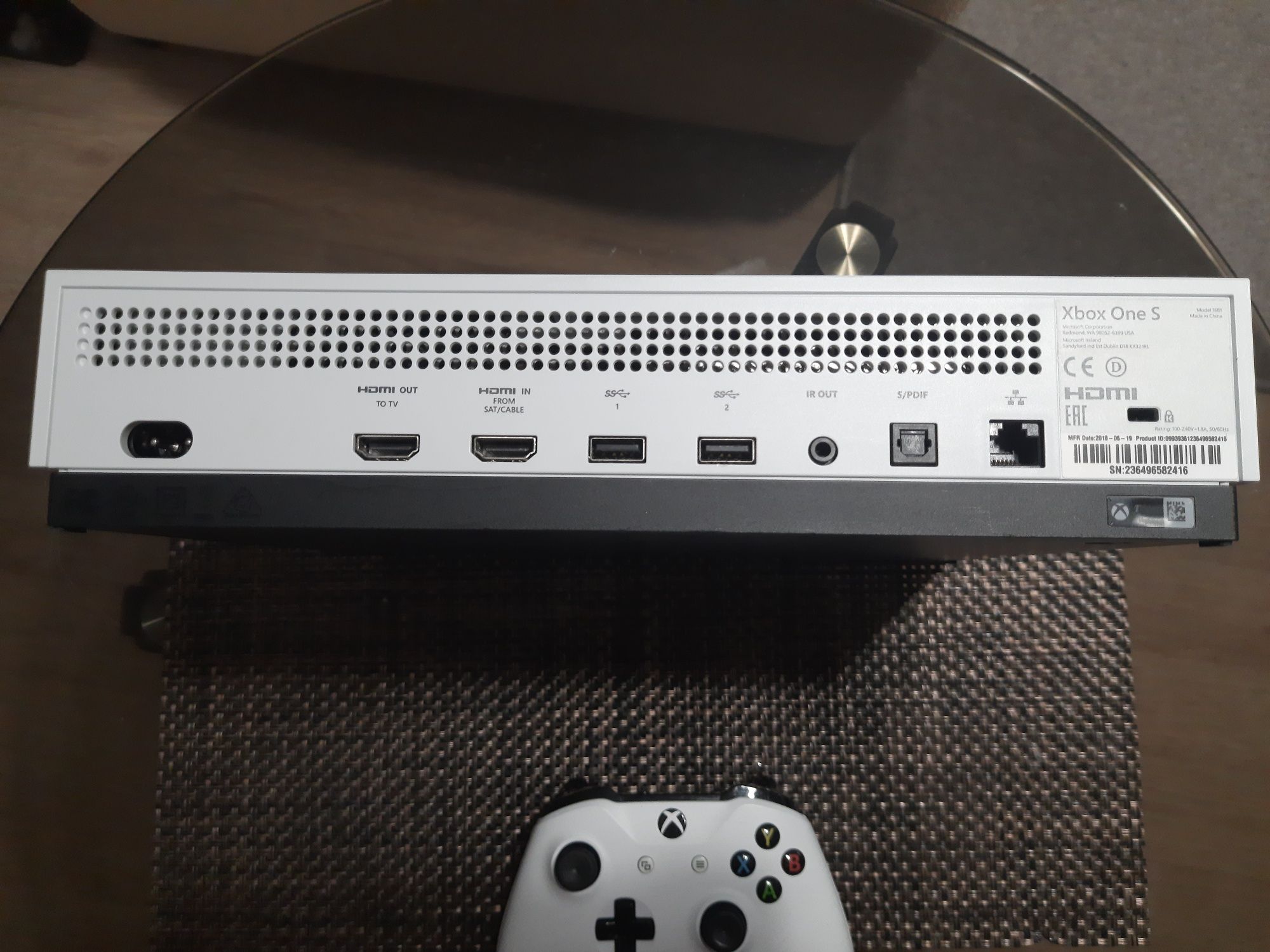 Xbox One S 1tb + геймпад