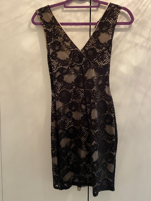 Vestido de renda preto da Lipsy