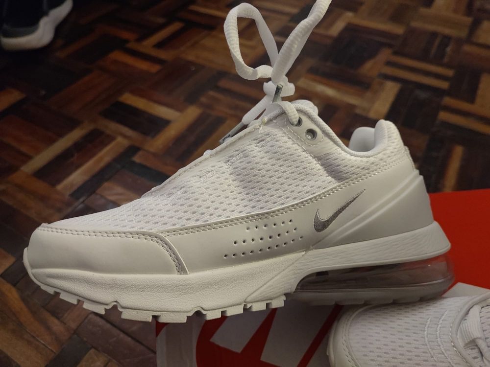 2 pares de tenis NIKE talla 37 1/2 nuevos
