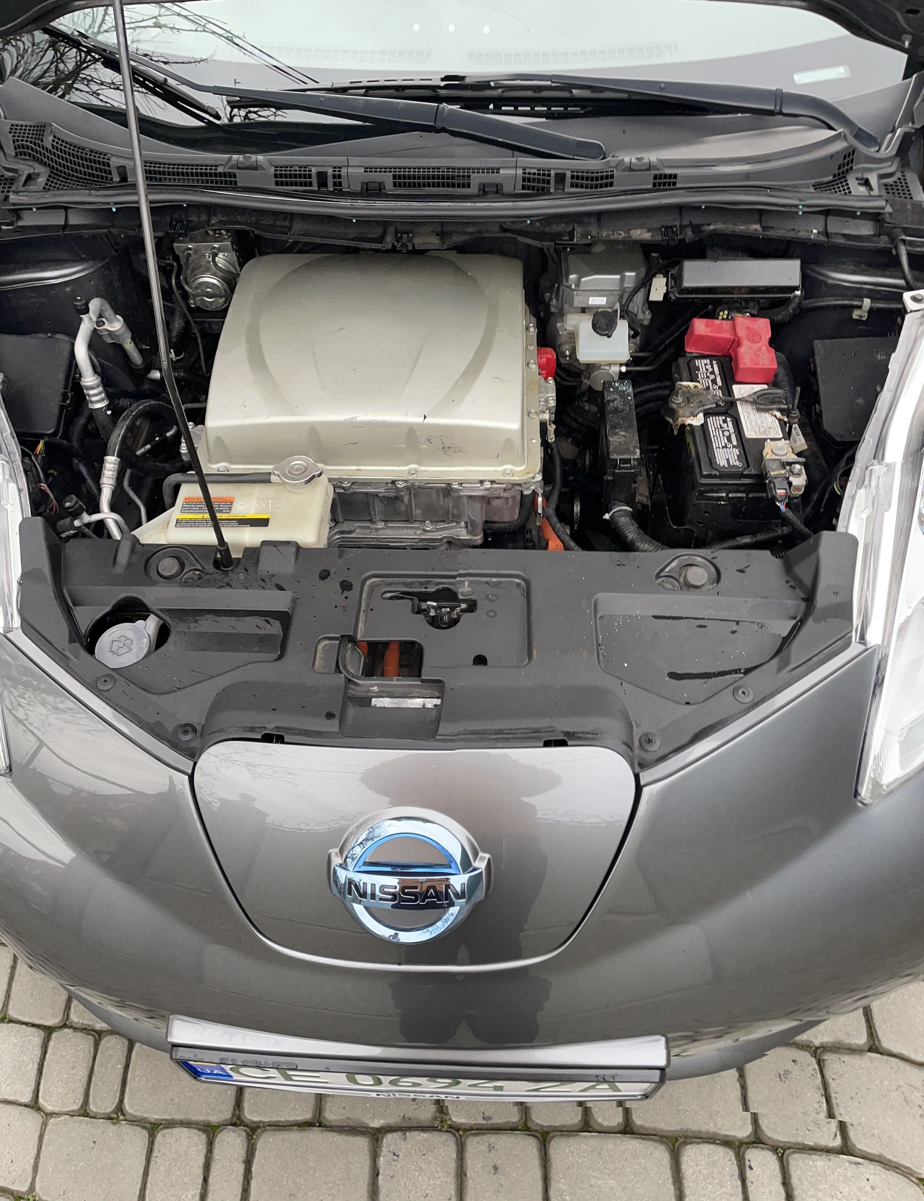 Nissan Leaf продаж