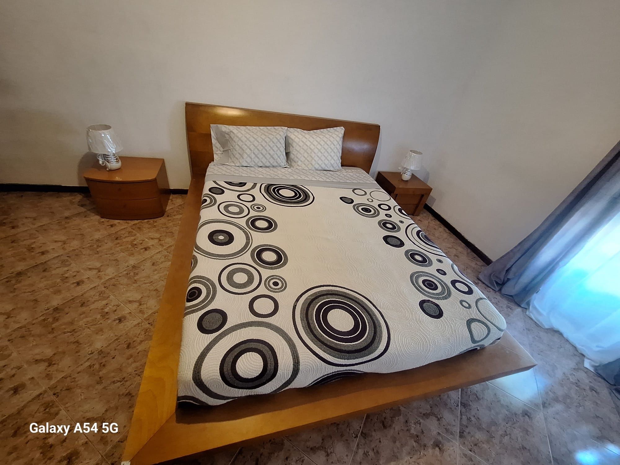 Alugo quarto para casal em Rio de mouro