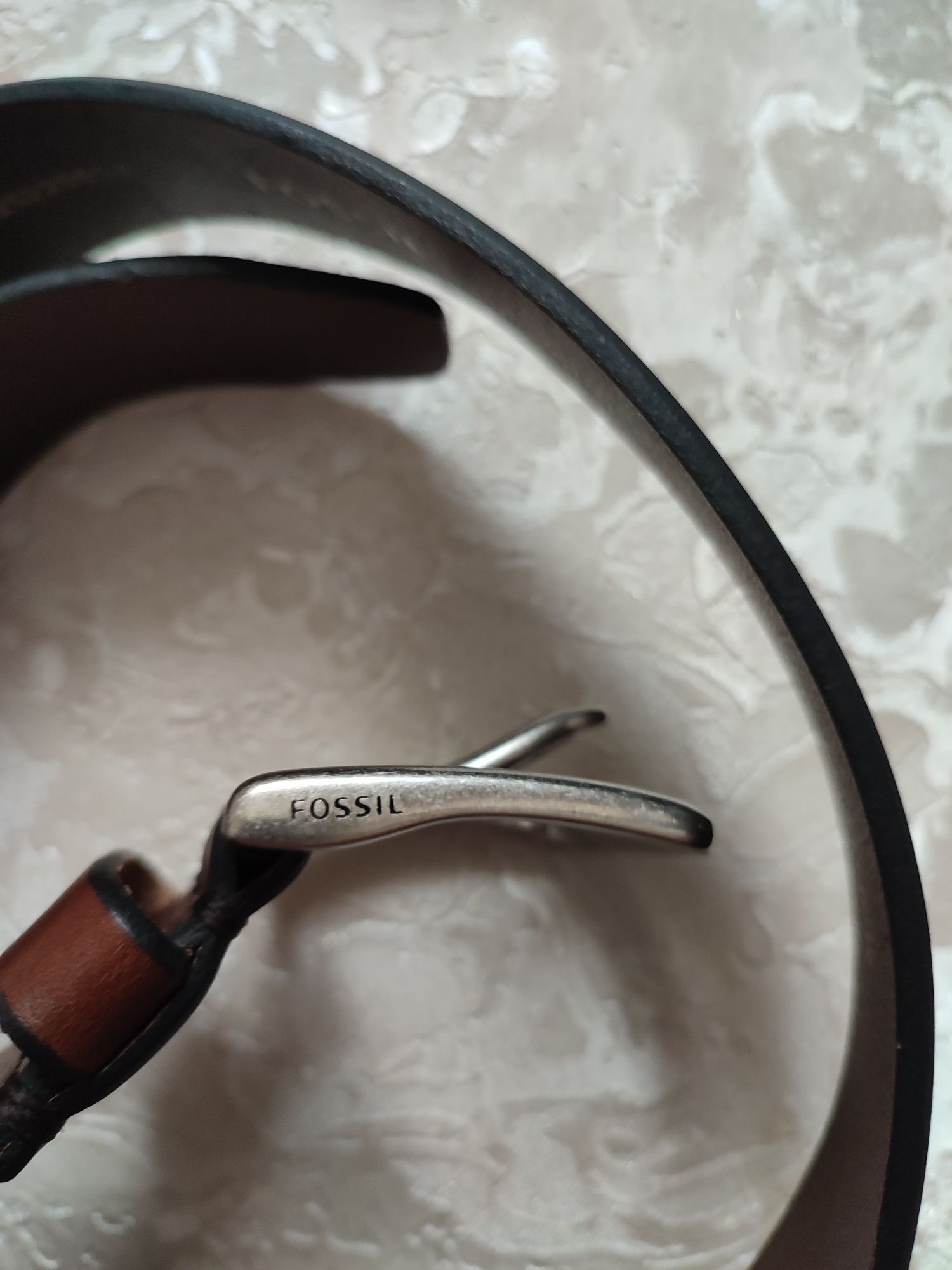 Чоловічий шкіряний ремінь fossil