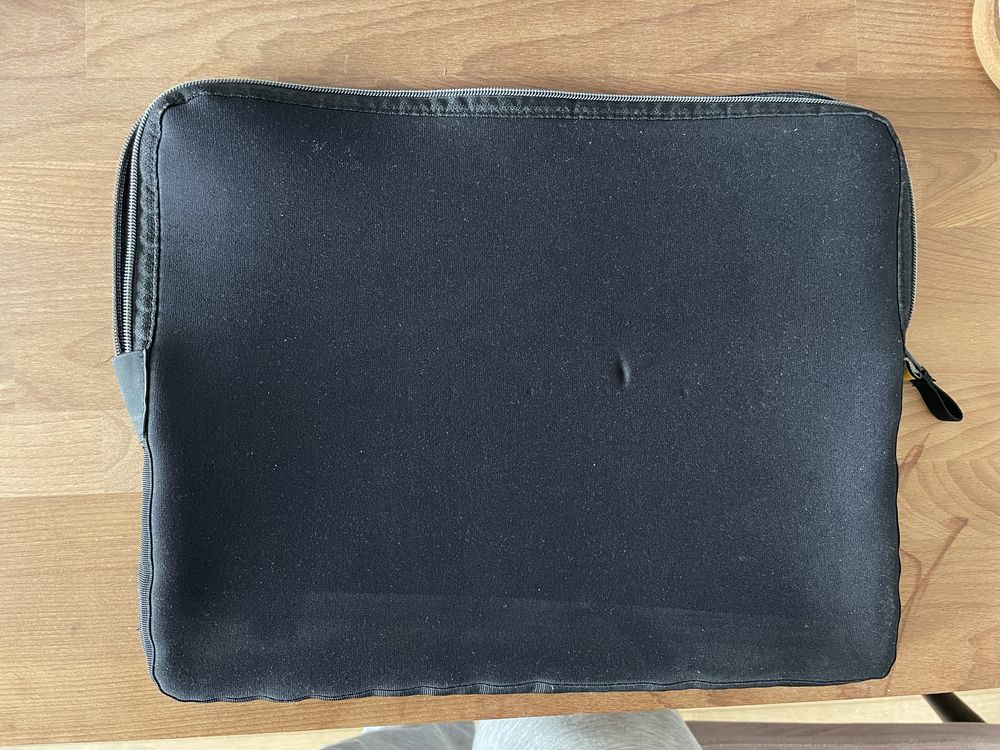 Etui / pokrowiec piankowy case logic na laptopa 15,6’’