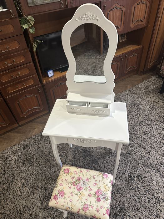 Туалетний столик