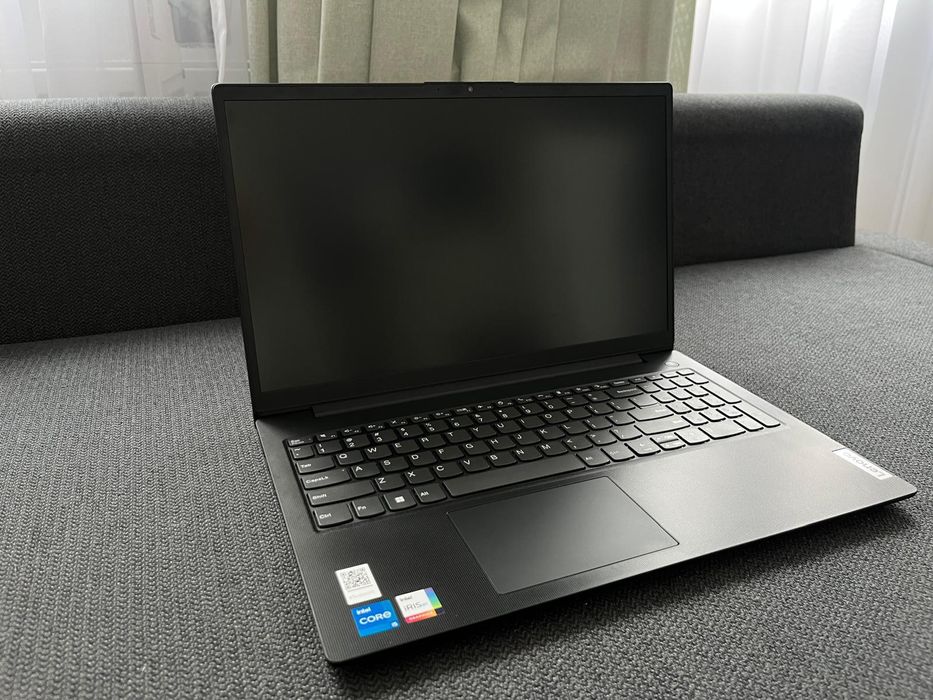 Laptop Lenovo V15 G4 IAH (mało używany!)