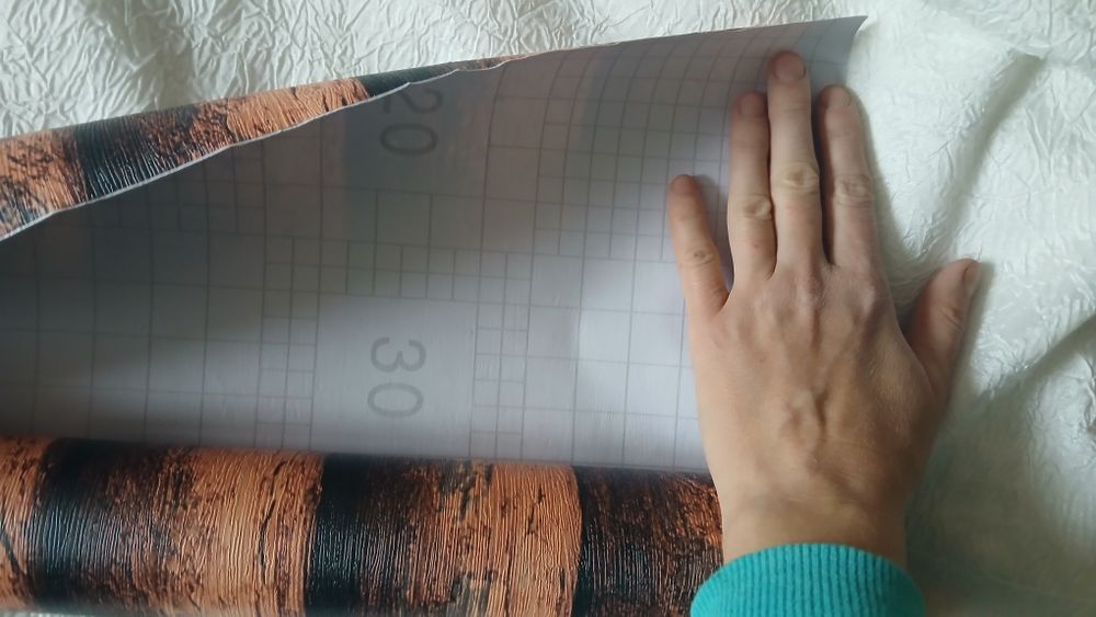 Самоклеючі шпалери вінілові, самоклеюча плівка під дерево