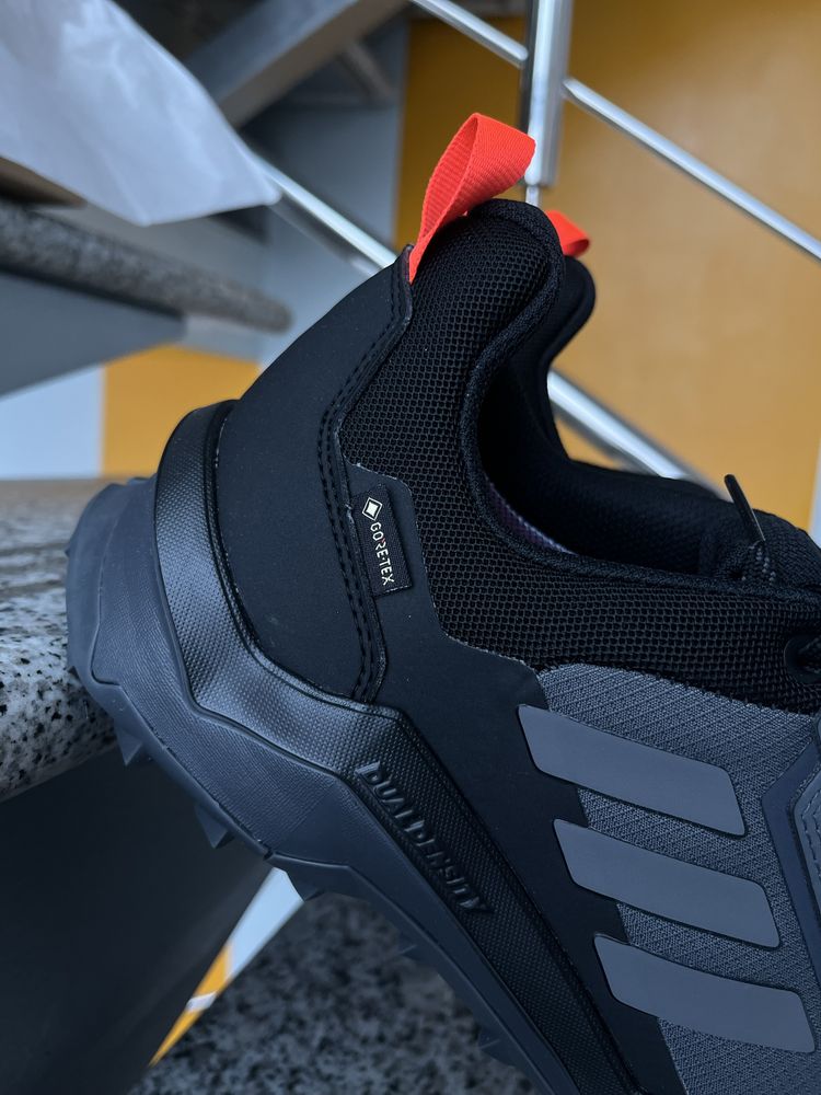 Оригінальні чоловічі кросівки Adidas Terrex AX4