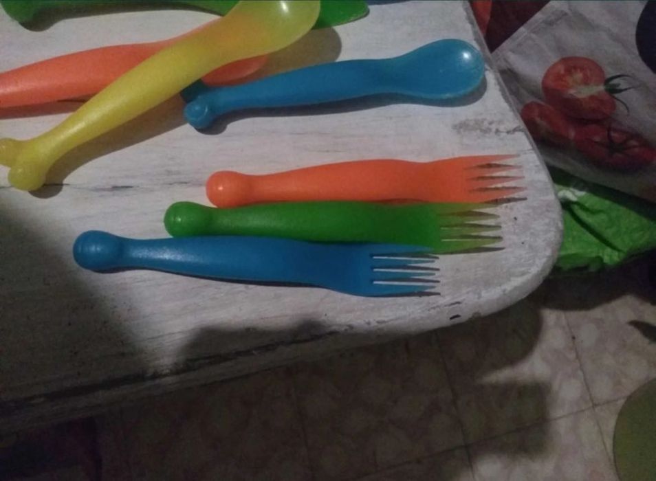 Talheres infantis em bom estado