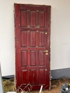 Drzwi drewniane sosnowe, zewnętrzne, budowlane, tymczasowe, podwójne.