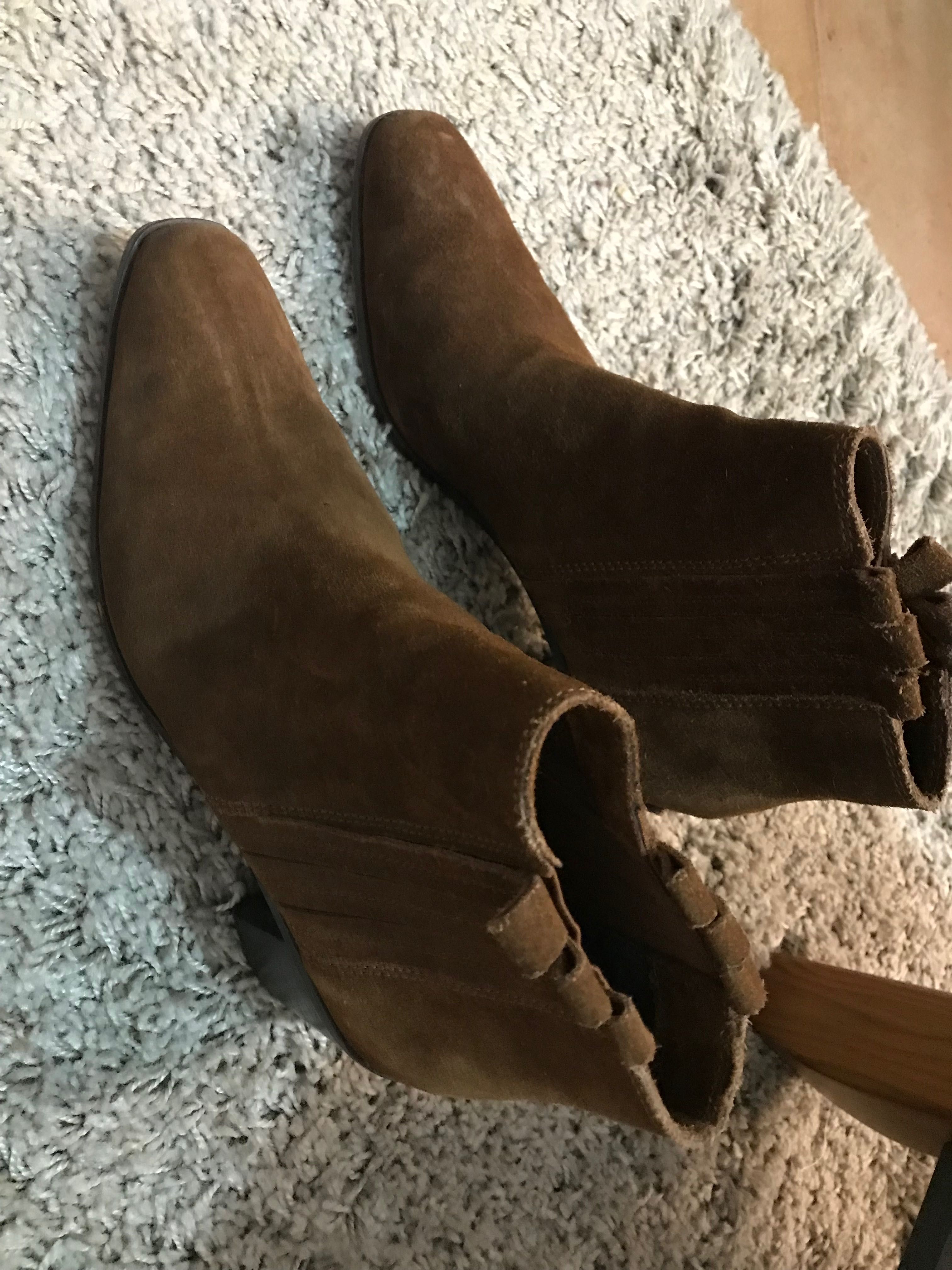 Vários botins novos e usados
