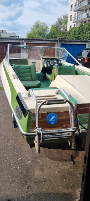 Łódź motorową Glastron