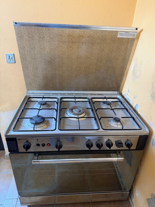 Vendo fogao  so  uma vez usado  da para asar um leitao inteiro