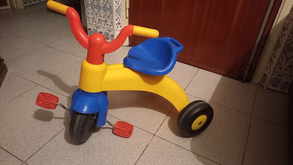 Carrinho de bebé Zippy 3 em 1 com oferta do triciclo..