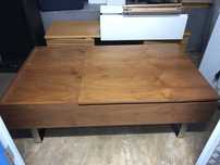 **Anúncio: Mesa de Café Pop-Up de Alta Qualidade!**