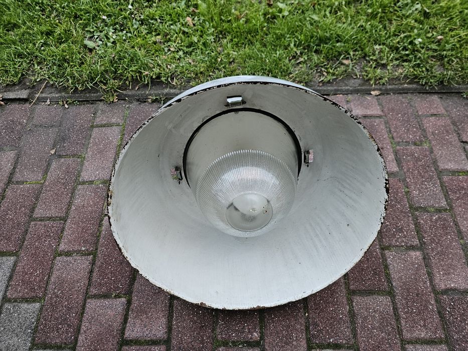 Duża lampa przemysłowa PREDOM 1979r.