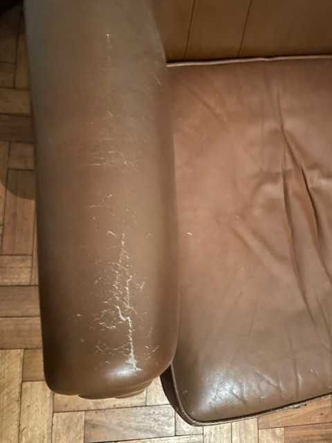 Sofás clássicos em cabedal