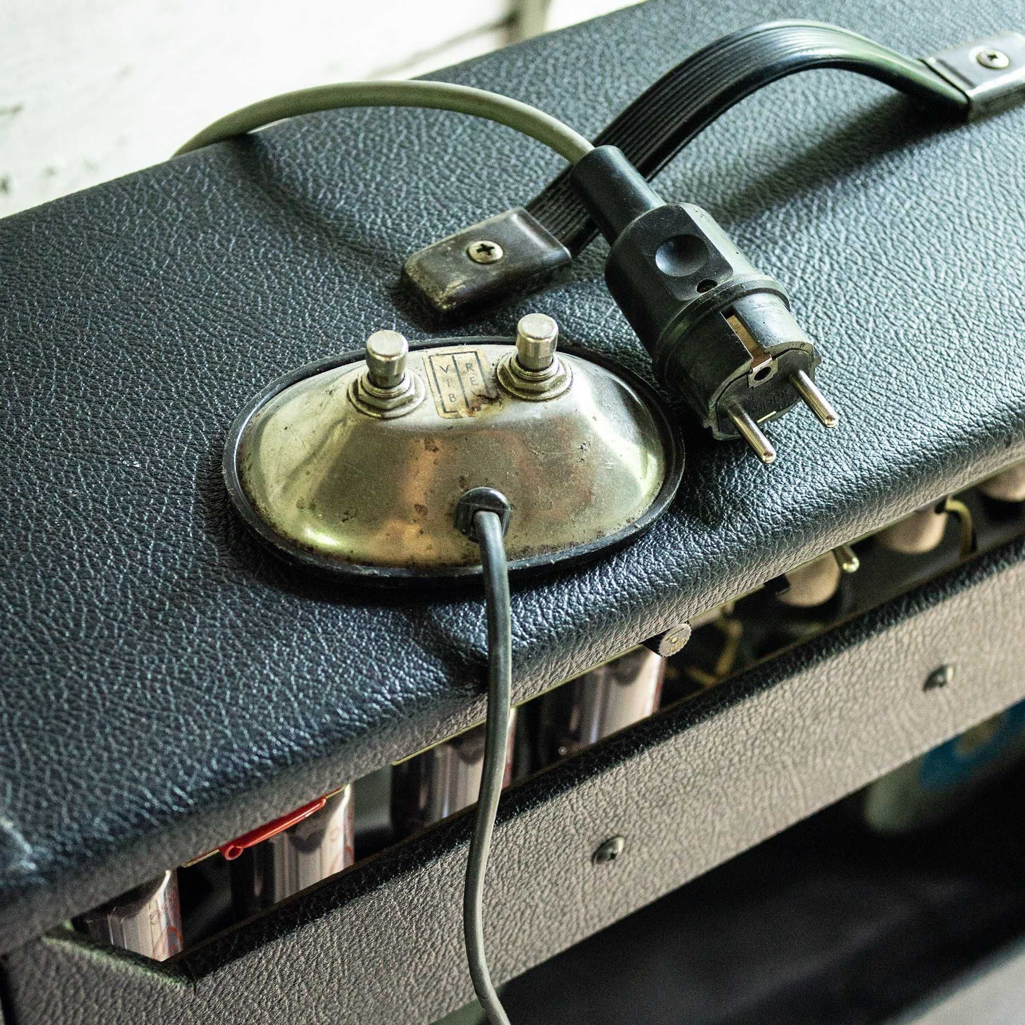 Fender Twin Reverb Silverface Vintage 1977r, 100W Master Volume + Case