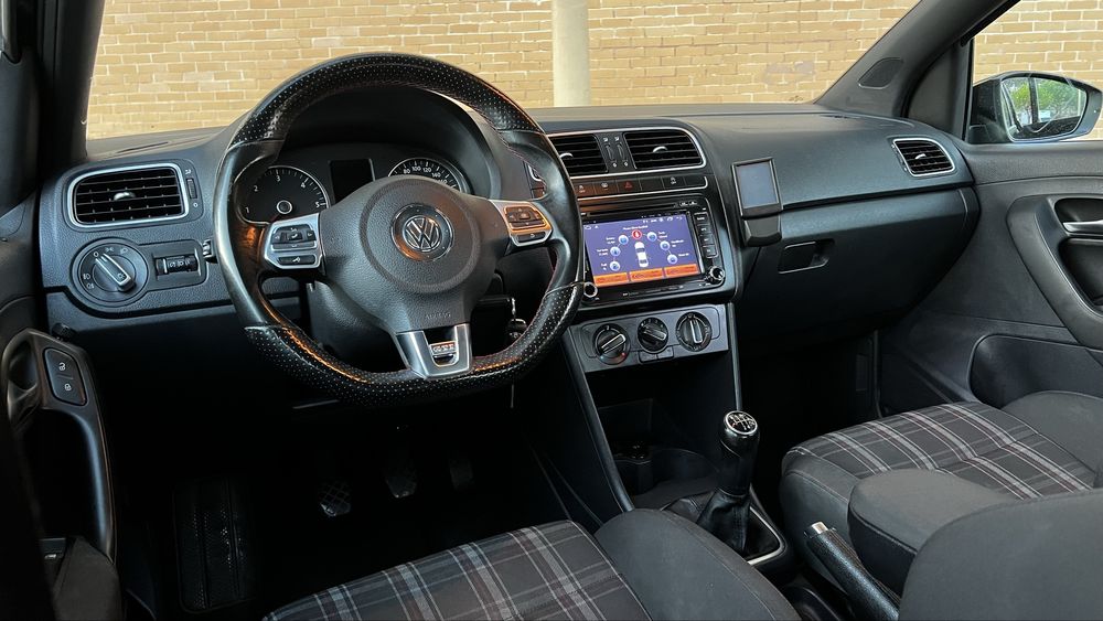 Vw Polo 1.2 Tdi 75cv BlueMotion ( Interior Polo Gti ) valor fixo