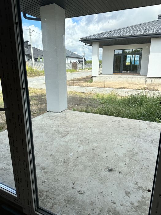 Продам сучасний будинок з гаражем на 6 сотках