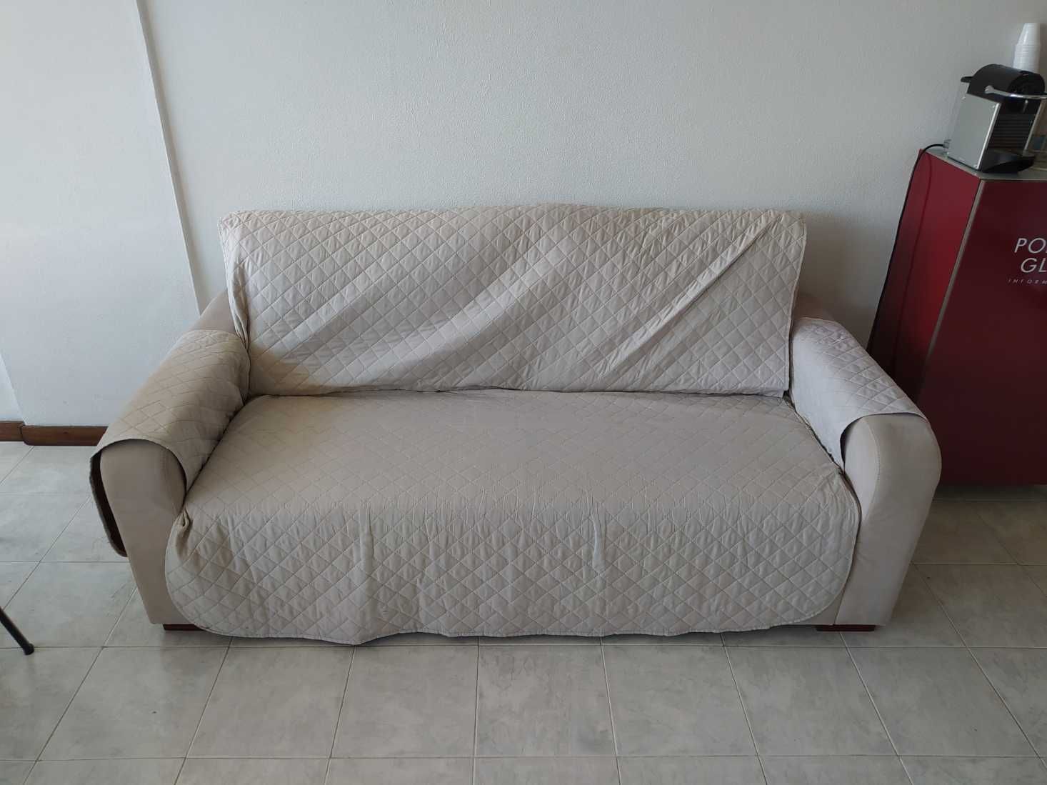 Sofá 3 lugares em tecido bege 175x80cm bom estado com oferta capas