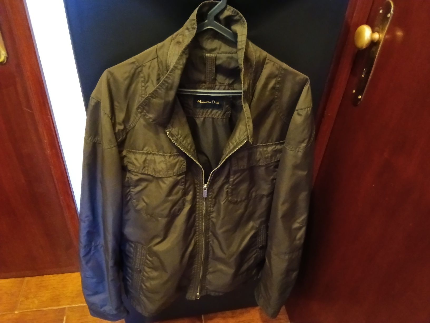 Parka de Homem,marca Máximo Dutti.Cor Castanho.