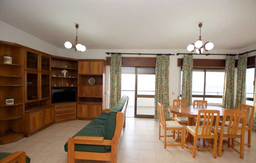 Armação de Pêra, T2 Frente á Praia dos Pescadores com Terraço Privado