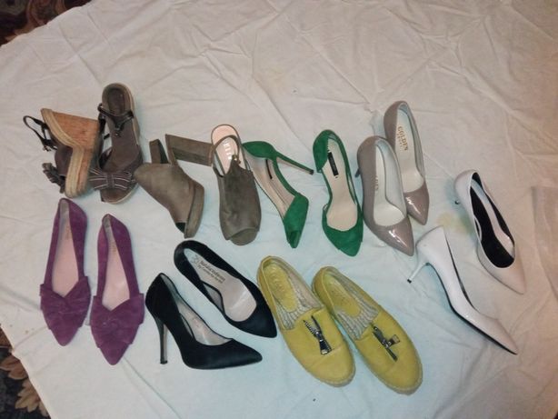 Продам женскую обувь 39 размера состояние новых