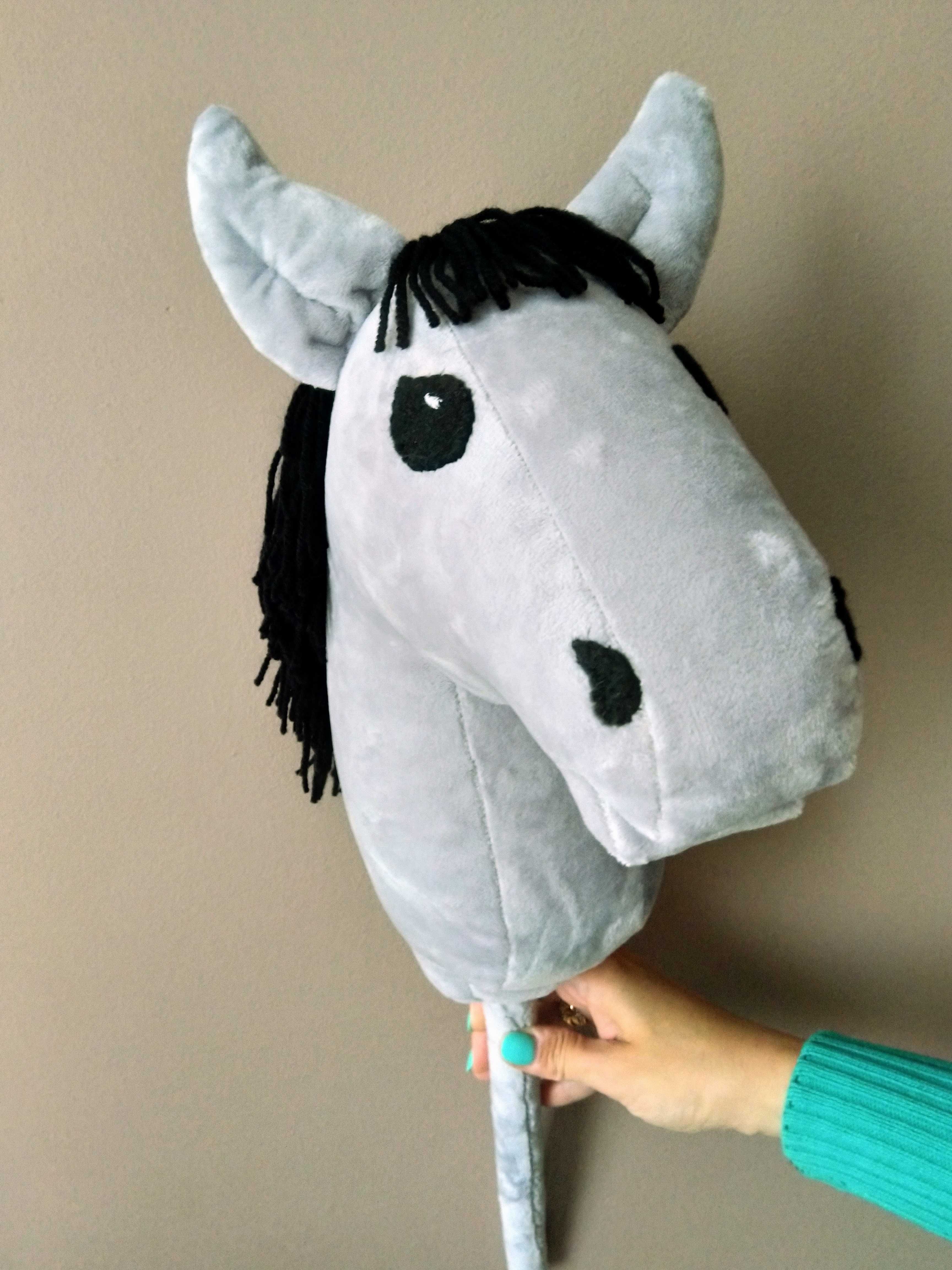 Hobby Horse konik na patyku szary siwy ręcznie wykonany obszyty kij