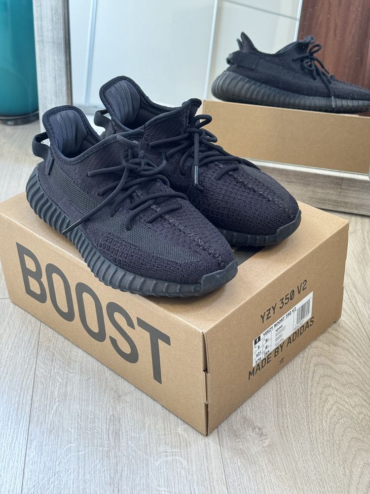 Yeezy 350 Onyx 42 2/3