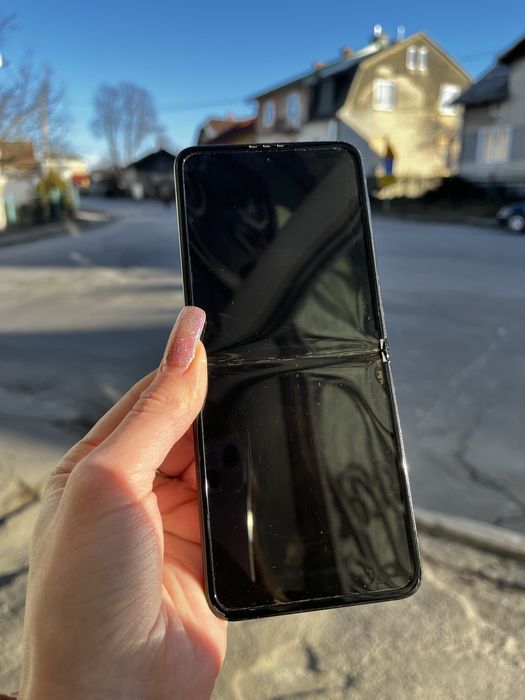 Телефон Samsung Galaxy Z Flip 3  8/128gb