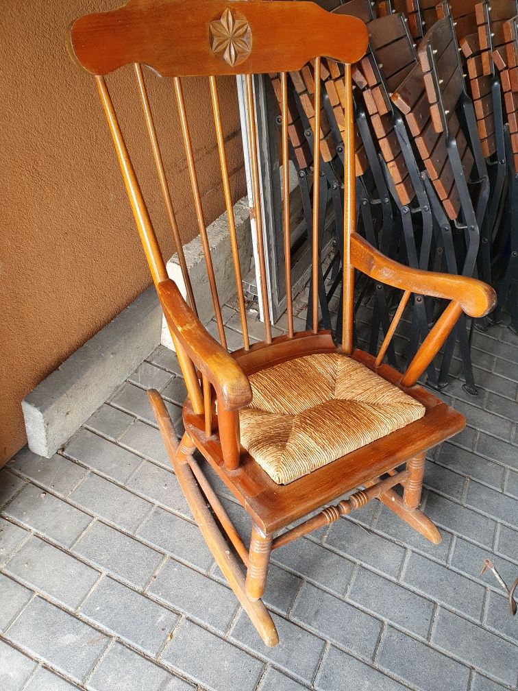 Fotel drewniany bujany