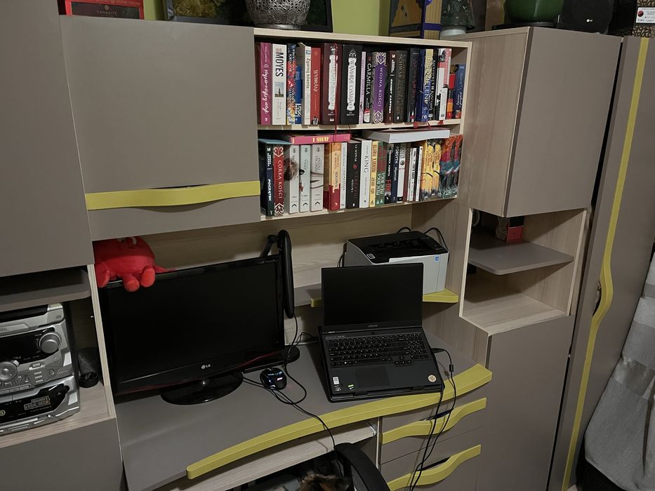 Meblościanka młodzieżowa z biurkiem i szafą - stan bardzo dobry