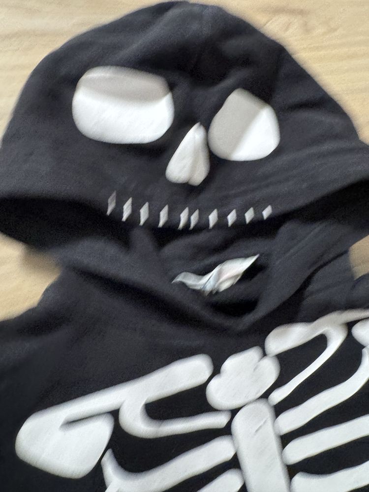 Czarna bluza z kapturem kościotrup szkieletowe nie tylko na halloween