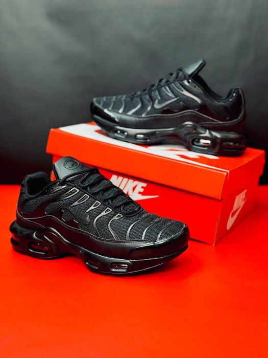 Мужские кроссовки осенние Nike Tn Plus черные кросівки найк чорні