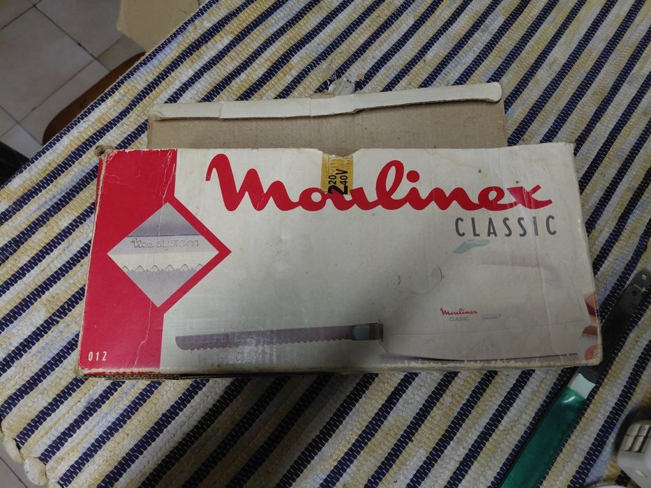 Faca elétrica em bom estado geral a funcionar