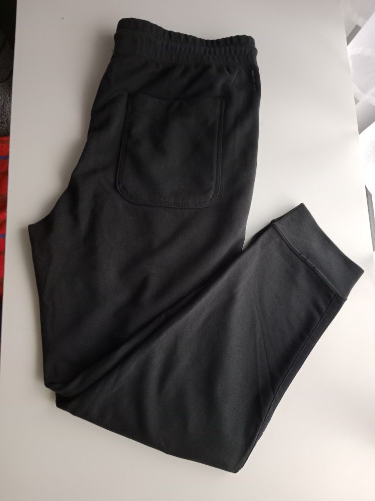 Nowe spodnie Nike Dri-Fit XL ciemny szary wchodzący w czarny