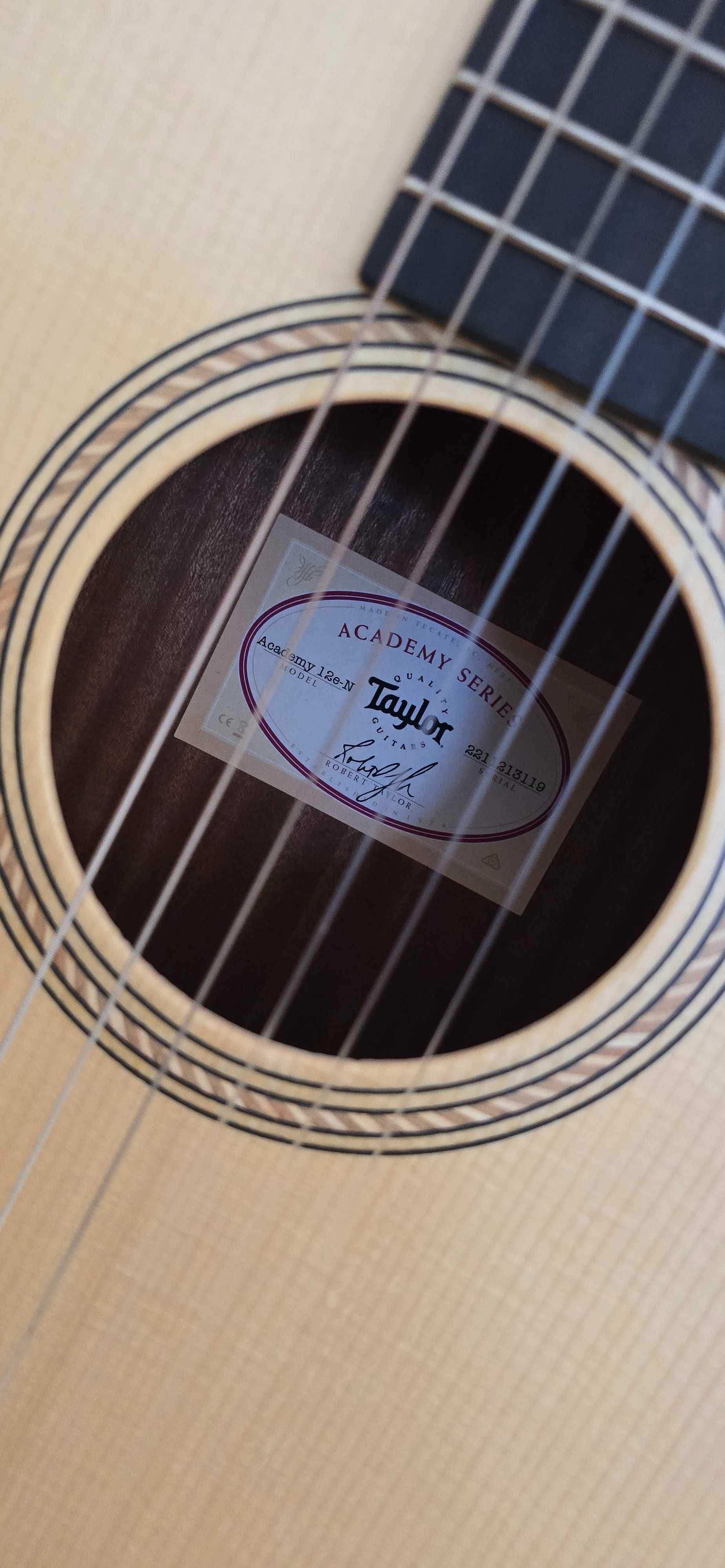 Guitarra Taylor Academy 12Ne como nova