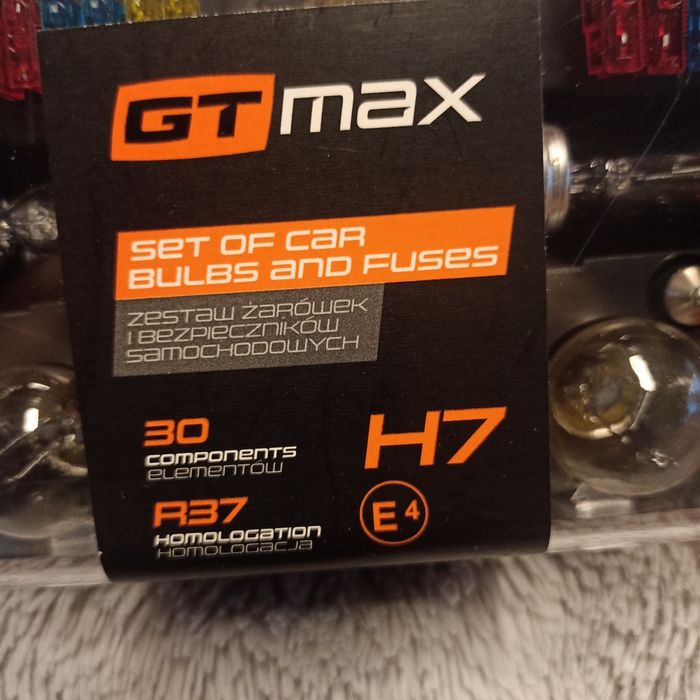 Zestaw żarówek i bezpieczników samochodowych