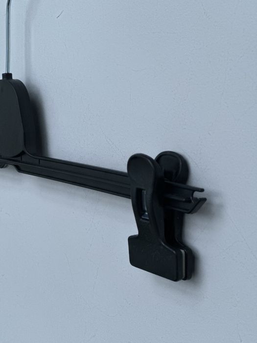 Вішалкі для одягу - прищепки для брюк та плечики