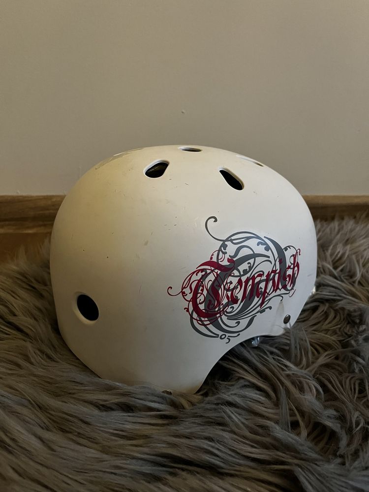 Kask biało różowy ochronny na rolki rowerowy