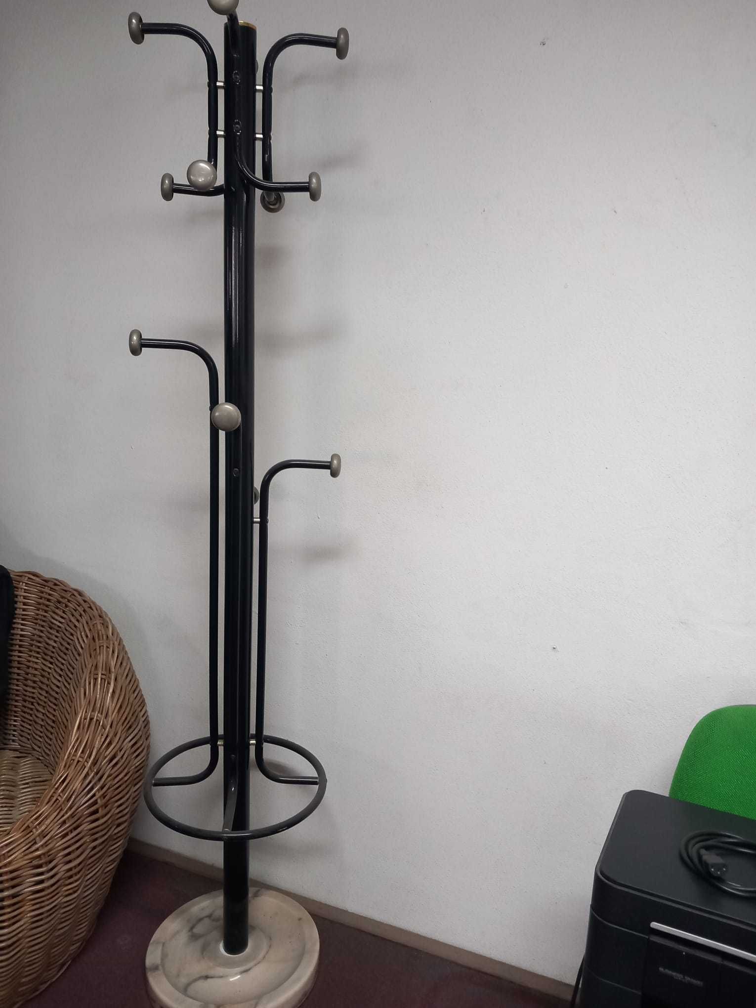 Bengaleiro com base em mármore