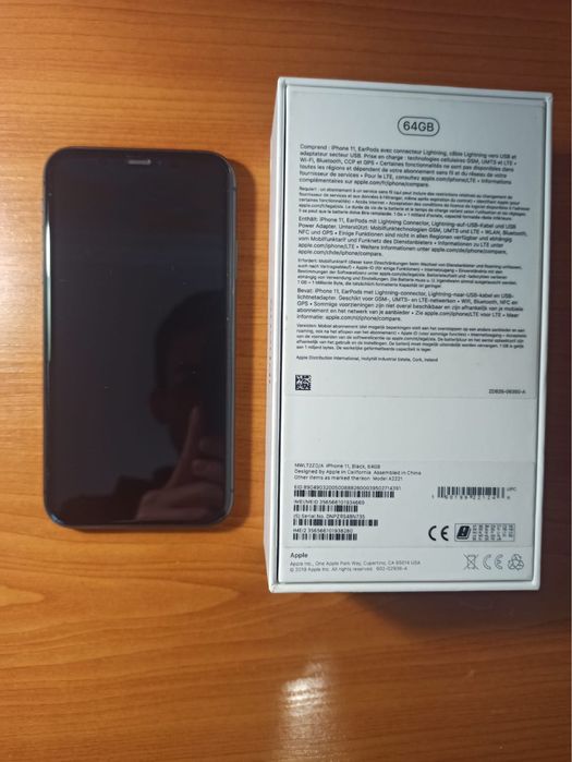 IPhone 11/64 памʼять, графіт + нові навушники