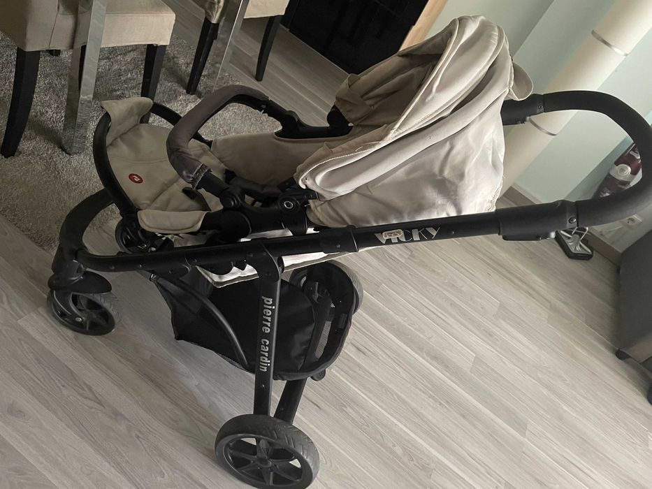 Carrinho de Bebé em Excelente Estado - Segunda Mão