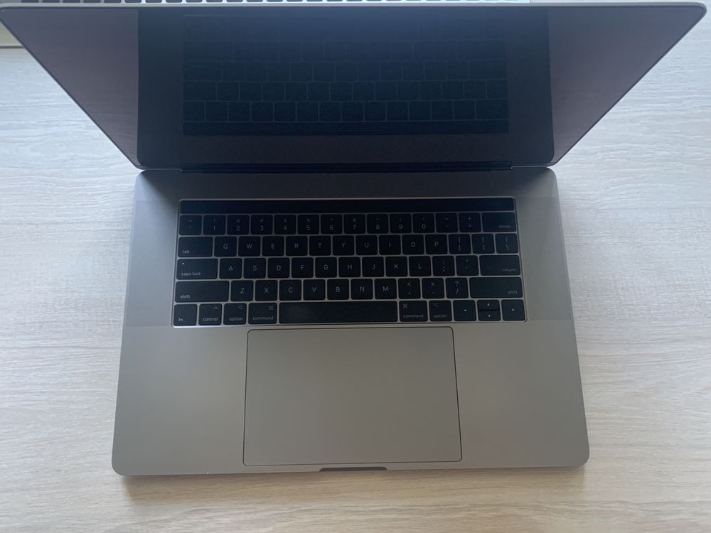 Apple Macbook Pro Retina 15.4 i7 2.9ghz 16gb 512ssd MPTT2 2018