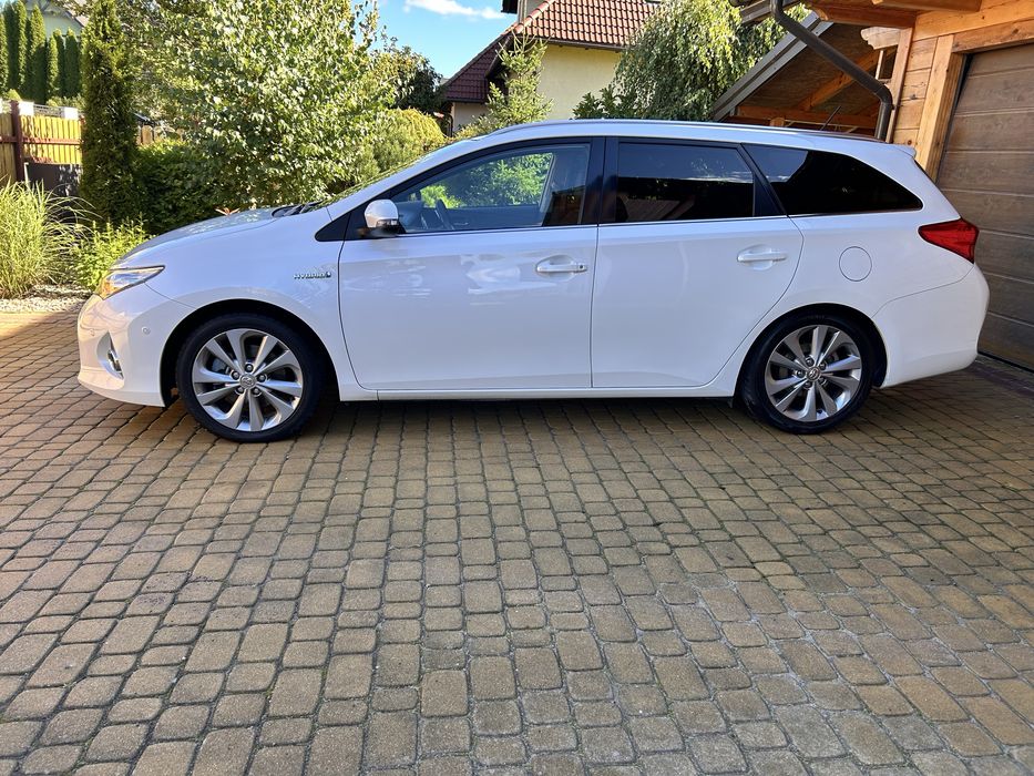 Toyota Auris 1.8 Hybryd bogata opcja