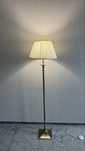 Lampa podłogowa
